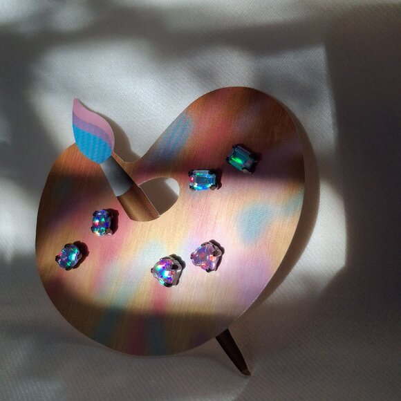 Vintage Avon multicolored pierced earring giftset NIB - Picture 2 of 7